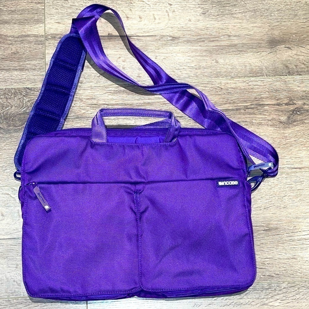 [incase] Nylon Sling Sleeve - Messenger Bag - Up to 15” Laptop - Purple